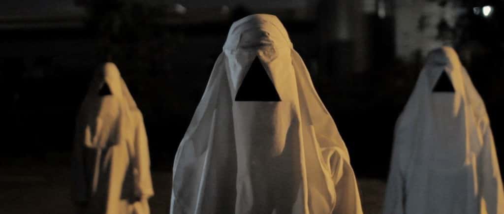 Silver_Cheek's tweet photo. The Void (16) ⭐️⭐️⭐️ Underbemannat sjukhus kämpar på när helvetet bryter lös och såväl monster som idioter i vita huvor dyker upp. Medioker sci-fi-skräck pga spårar ur men start och The Thing-flirt gör denna ändå godkänd. #klugserfilm #bionithrin #horroctober #drakenfilm https://t.co/7FqVtmjUpk