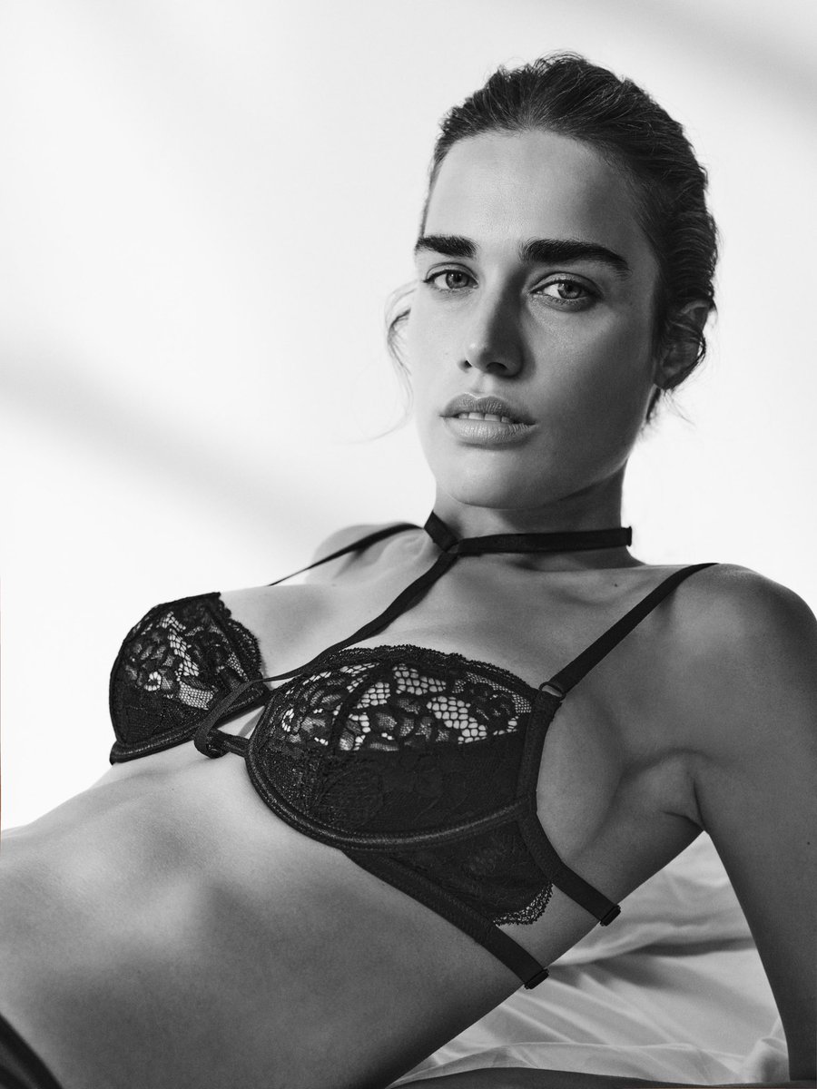 Yamamay's tweet image. Mood Black&amp;amp;White 📸

Buongiorno ☀️

Scopri di più &amp;gt; t.ly/dIxwS

📸 @ClaraSoccini 

#Yamamay #Fall24 #buongiorno #FallCollection #30ottobre #ottobre