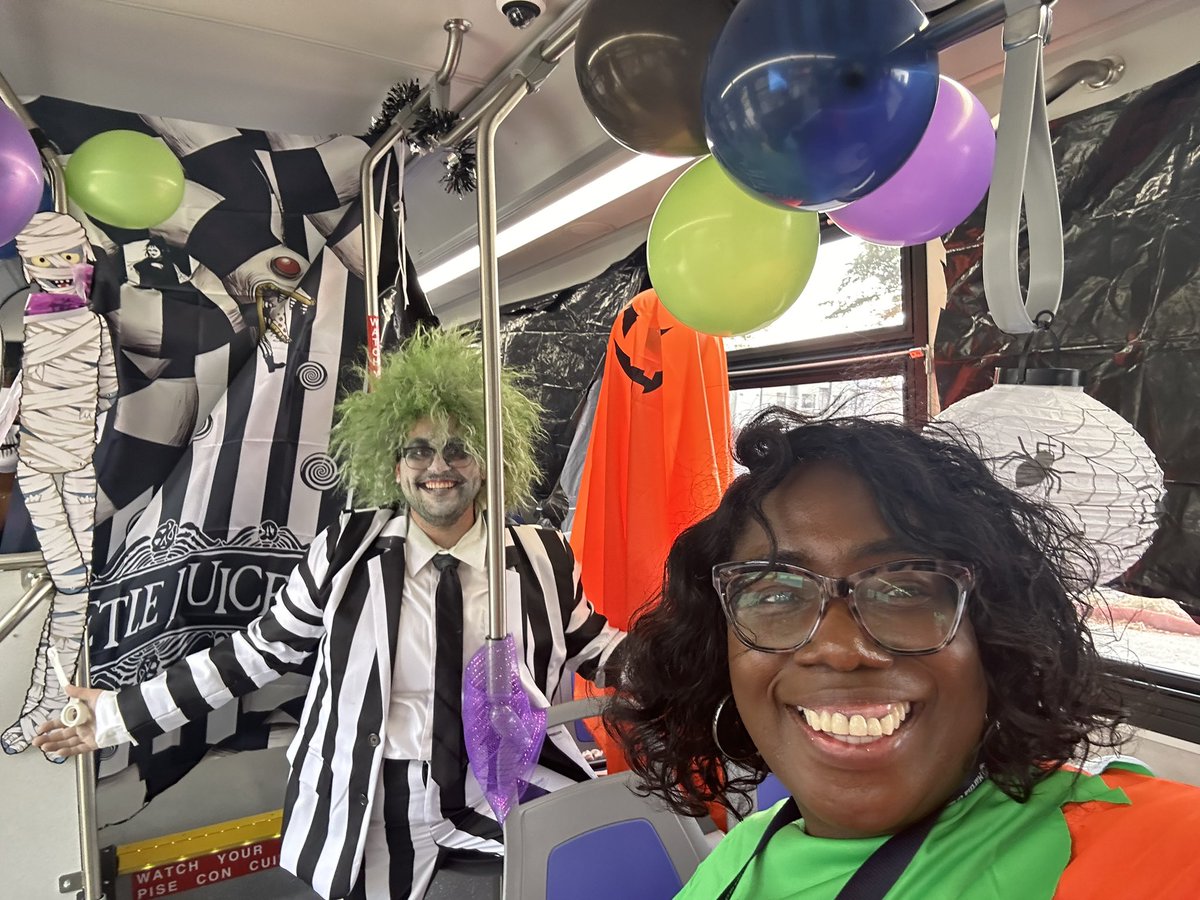 ShericaC's tweet photo. Trunk or Treat @MarthaOBryanCtr  with @WeGoTransit and @MNPDNashville. Lots of fun and lots of candy! https://t.co/nqxza0HlDN
