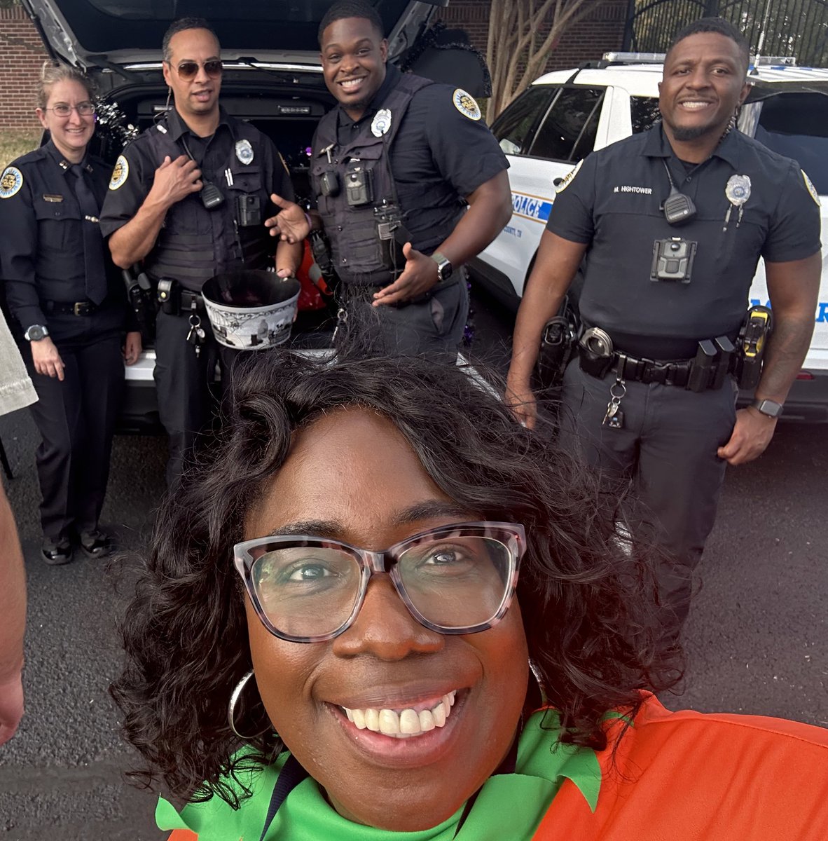 ShericaC's tweet photo. Trunk or Treat @MarthaOBryanCtr  with @WeGoTransit and @MNPDNashville. Lots of fun and lots of candy! https://t.co/nqxza0HlDN