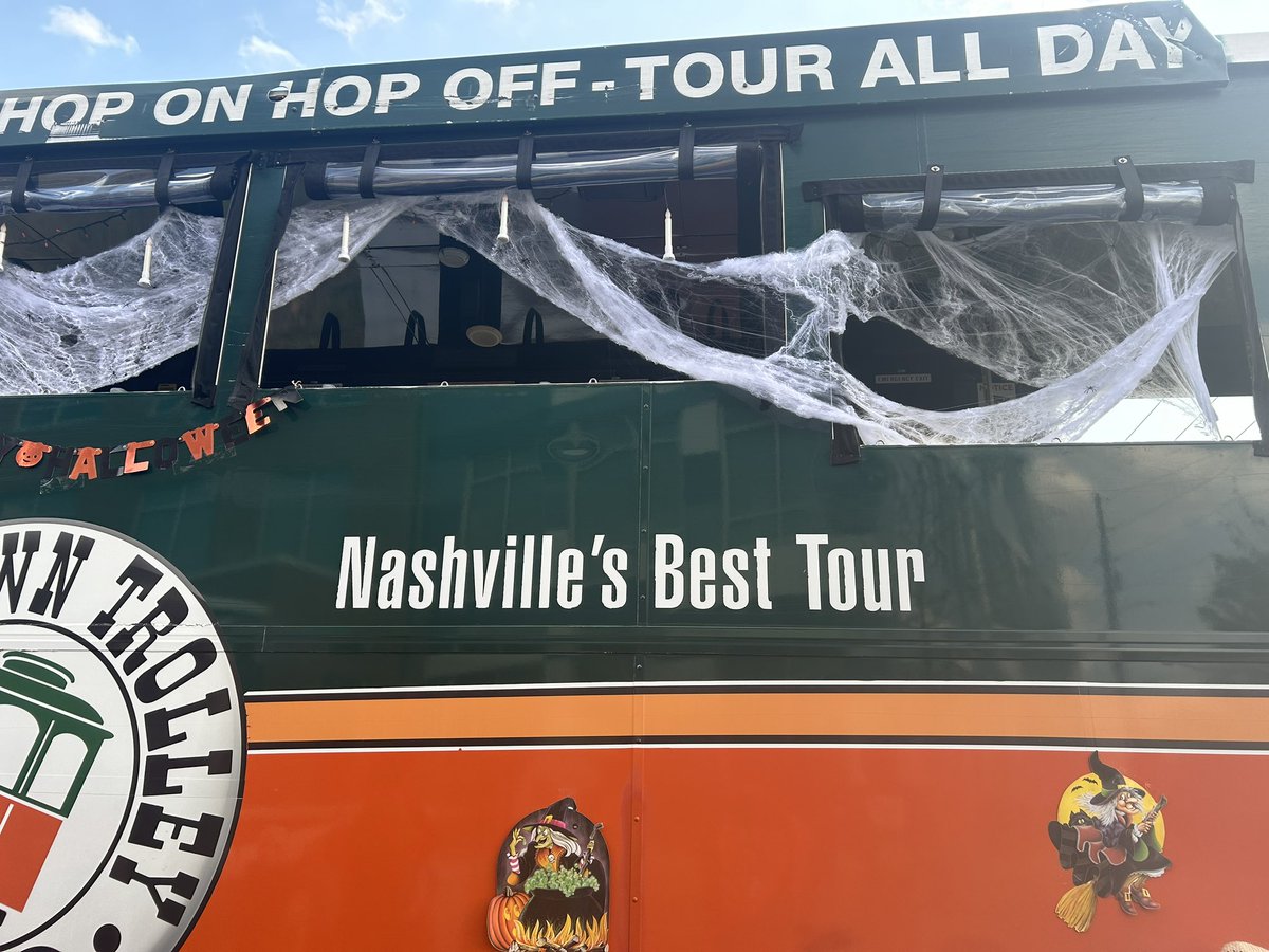 ShericaC's tweet photo. Trunk or Treat @MarthaOBryanCtr  with @WeGoTransit and @MNPDNashville. Lots of fun and lots of candy! https://t.co/nqxza0HlDN