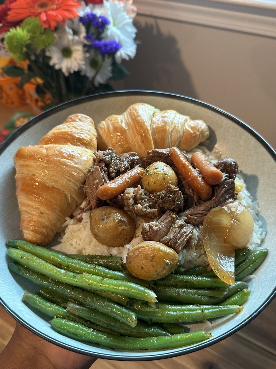 everythingAj_'s tweet photo. my husband wanted pot roast 🥰 https://t.co/IhBRkUqsBk
