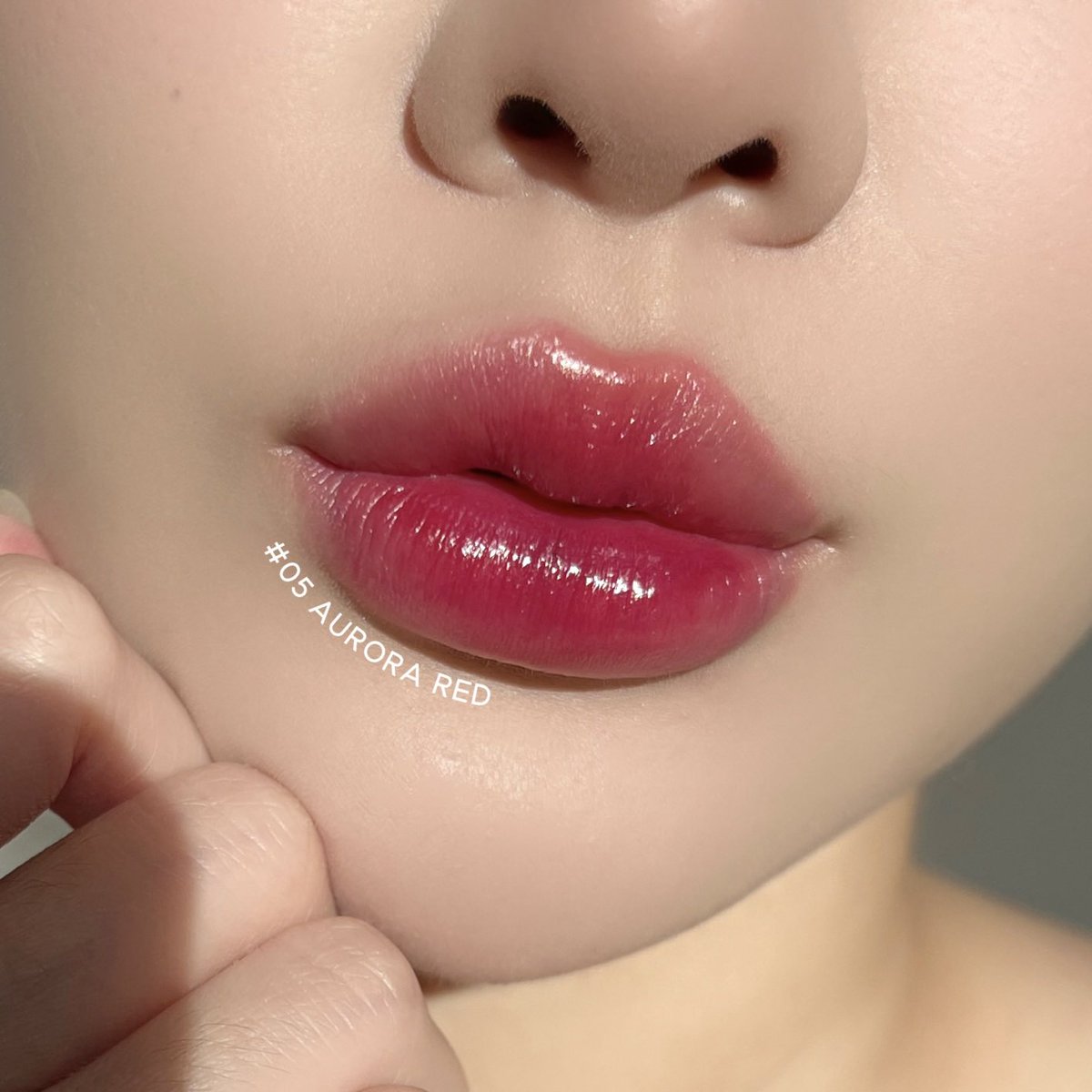 merrezca_office's tweet photo. ลิปทิ้นท์ฉ่ำวาวโทนฮิต! ต้องไม่พลาดสี 05 Aurora Red ชมพูอมแดงก่ำๆ ทาแล้วออร่าต้องมา ผิวผ่องแน่นอนนน✨
เนื้อกึ่งกลอสและกึ่งเสตน เป็นสูตรที่อุดมไปด้วยน้ำ ไม่ทำให้ริมฝีปากแห้งตึง สีของลิปติดทนยาวนาน😘
#Merrezca #GlowInkColorLipTint #รีวิวเซเว่น #รีวิวmerrezca #EverdayWithMerrezca https://t.co/enOqRa7Aik