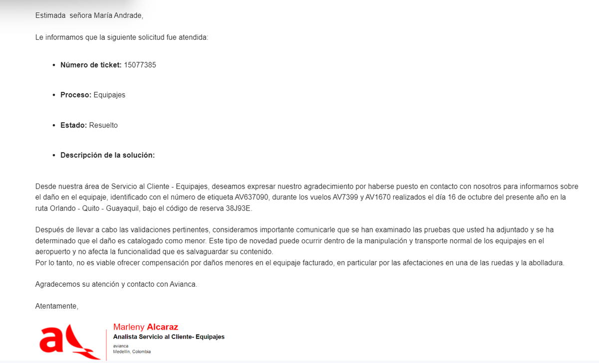 PaolAndradeP's tweet photo. Que alguien le explique a esta chica que dañar una maleta SIN ARREGLO que era nueva no es un daño menor. Son $100 perdidos. @avianca @aviancateguia necesito que solucionen URGENTE. https://t.co/jRG8pRiuUt