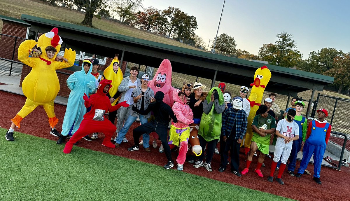 Always a Good Time at the Annual NHS Halloween Baseball Game! Love these Grizzlies!!! <a href="/RossEvan13/">Evan Ross</a> <a href="/FSNBaseball/">FSNorthsideBaseball</a>