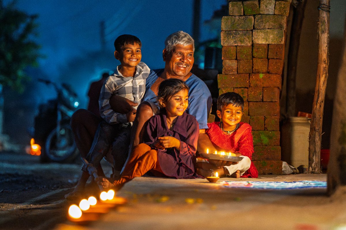 Anil5's tweet photo. Sharing these beautiful images clicked by #Youth4Children volunteer with wishes from ❤️ of India as we mark festival of lights. Happy Deepawali. #DiwaliCelebration https://t.co/GWo0rgupJY