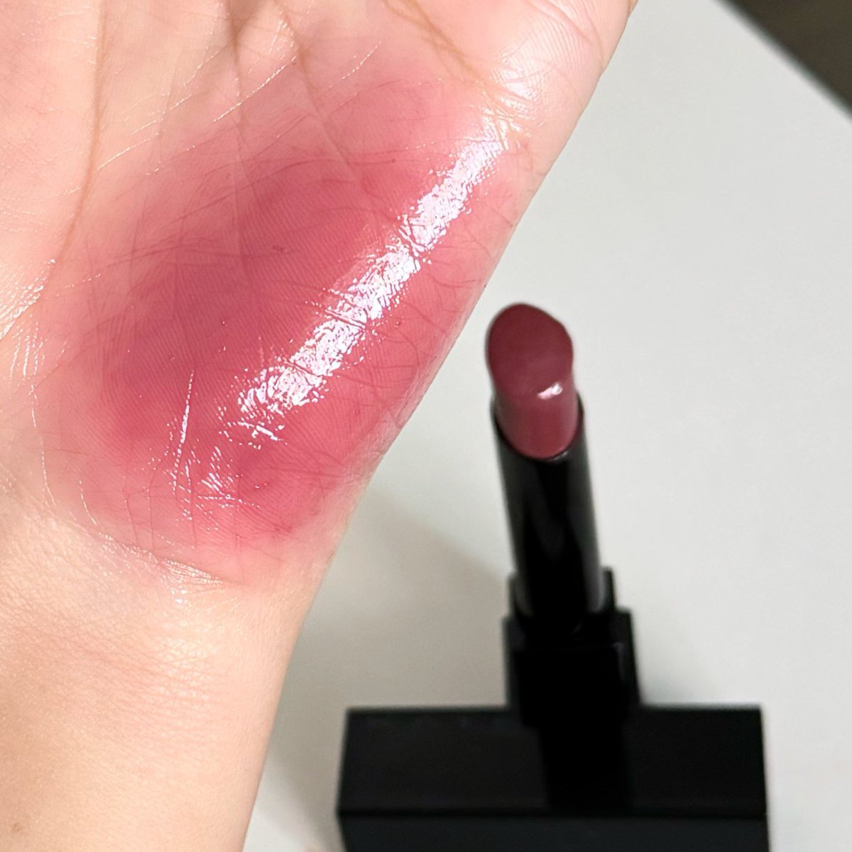 ตัวแรกก! Kate lip monster สวยด้วย ทนด้วย ซ้ายสี 05 ก่ำๆ ขวาสี 17 (สีใหม่) โทนแดงอมม่วงนิดๆที่สวยโคตร ปากไม่ช้ำ สวยม้ากกกกกกก ฉ่ำแบบน้ำกลิ้งแต่โคตรทน ชอบบบ

📍พิกัด : s.lazada.co.th/s.rRVkv?cc
(ลด payday อยู่นะคับ)