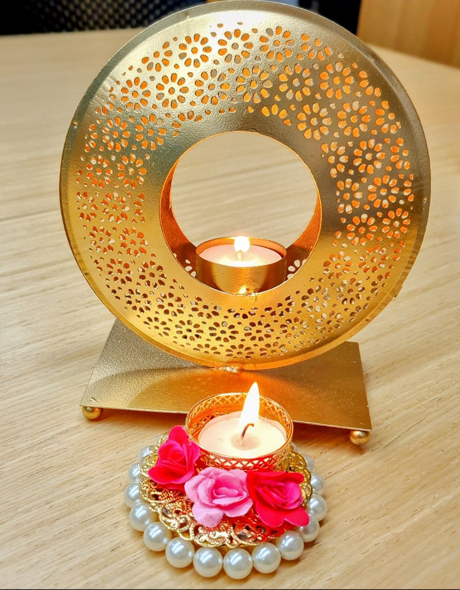 irelandinmumbai's tweet photo. Shining bright and feeling festive! ✨✨ Sparkling brighter than the fireworks...because it's the season to sparkle!🎇🎆 #HappyDiwali from all of Ireland House. 🎆✨ https://t.co/Q2etUfXqSg