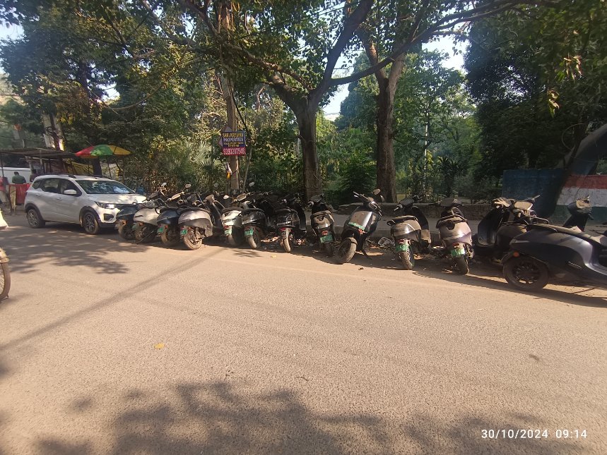 Dikshu79's tweet image. #Futureiselectric bt 4 @OlaElectric Pending Lines of Faulty Battery replacement is #olahyperservice. @kunalkamra88 my scooter is wid em since 12+ days n as per ur calculation my 6k is pending till 2d. still no info wen it will gt replaced caz as per TL dy dont gt any notification