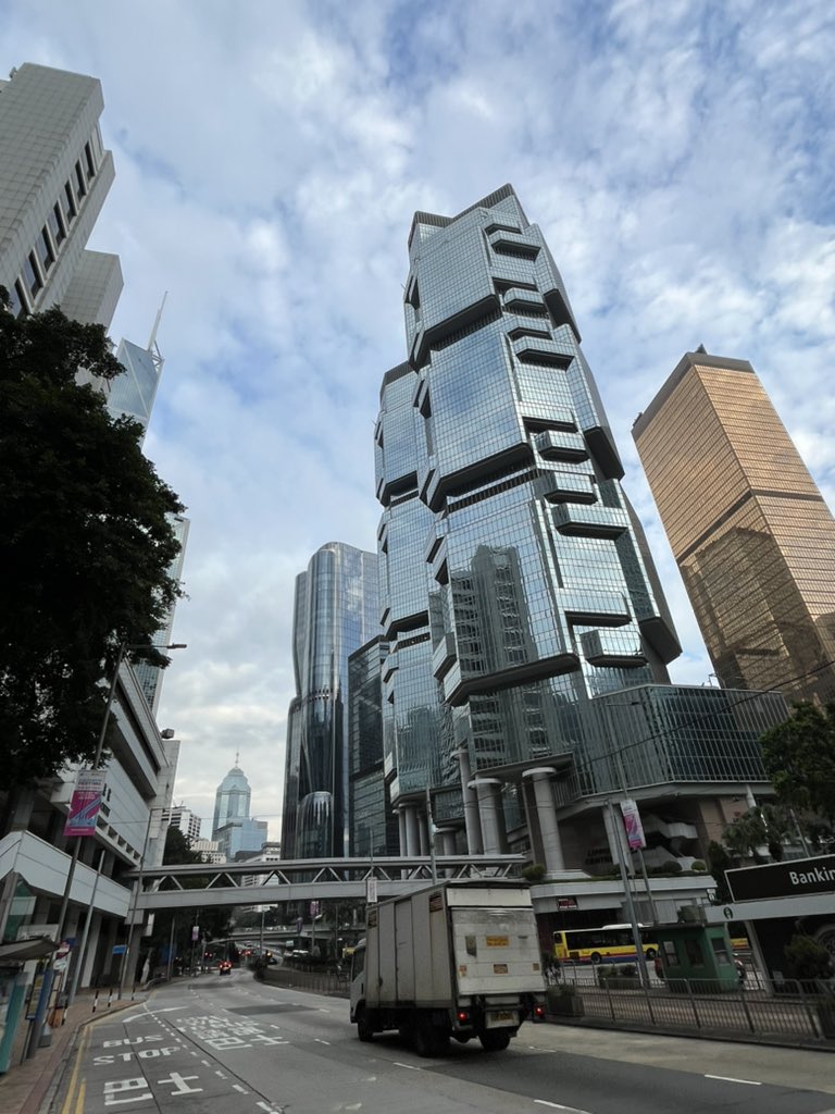 CurtisSChin's tweet image. Much to ponder here in Hong Kong!
#LookingUp. #Lookingback. #LookingForward. 

#ithappenedlastnight at @asiasocietyhk 👉instagram.com/p/DBu9pRWzJBN/… #culturaldiplomacy #buildingties #skyscrapers #EastMeetsWest #OldMeetsNew #architecture @discoverhk #DiscoverHongKong