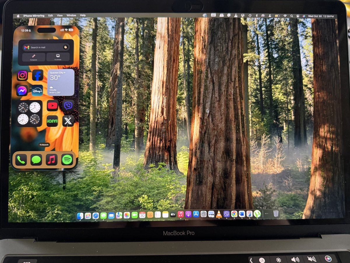 iamchag19's tweet photo. i can now use my laptop and phone on a single screen… ☺️☺️ https://t.co/VaXKz2v3Fv