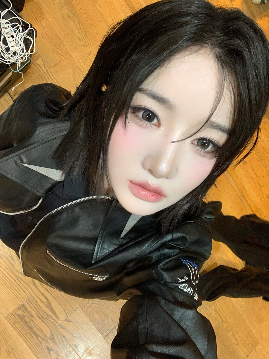 quteyeon's tweet photo. 241029 🩷🖤
#tripleS #트리플에스 #김유연 #Yooyeon https://t.co/7zuXKl3OdI