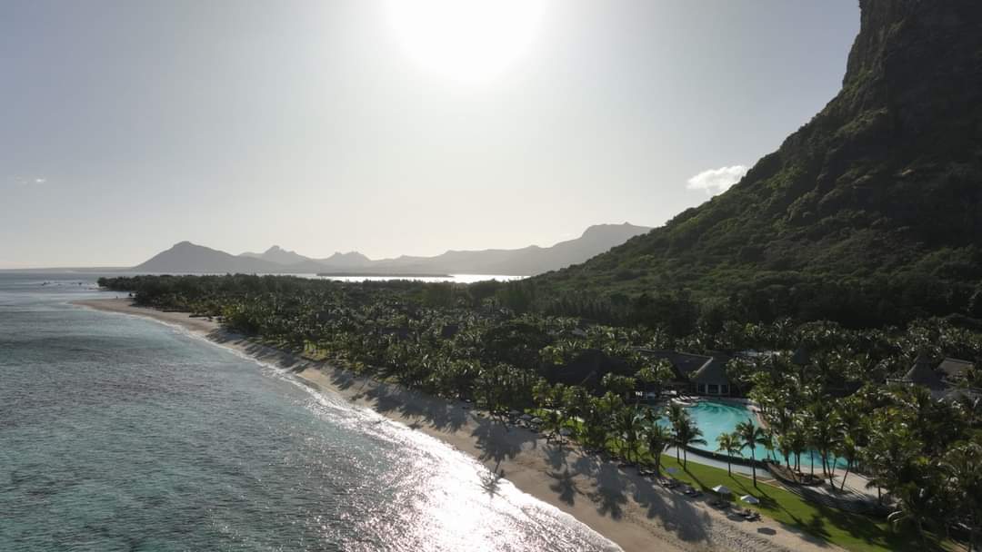 beachtag's tweet photo. Time
stands
still.
Promise me, you'll hold my heart.
Right here, Dinarobin Beachcomber Golf Resort & Spa ⭐⭐⭐⭐⭐
Arguably the most iconic west coast site on the island. Guests are guaranteed
luxurious tranquility from start to finish. https://t.co/kVhJhxBosS