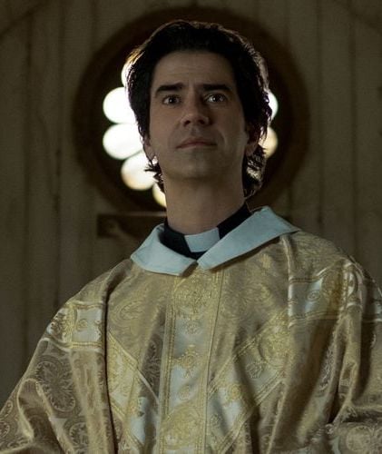 youngpunked's tweet photo. Still think Hamish Linklater as Father paul is probably the best performance I've ever seen in media. It's insane to me how good he is https://t.co/8bsndg84ND