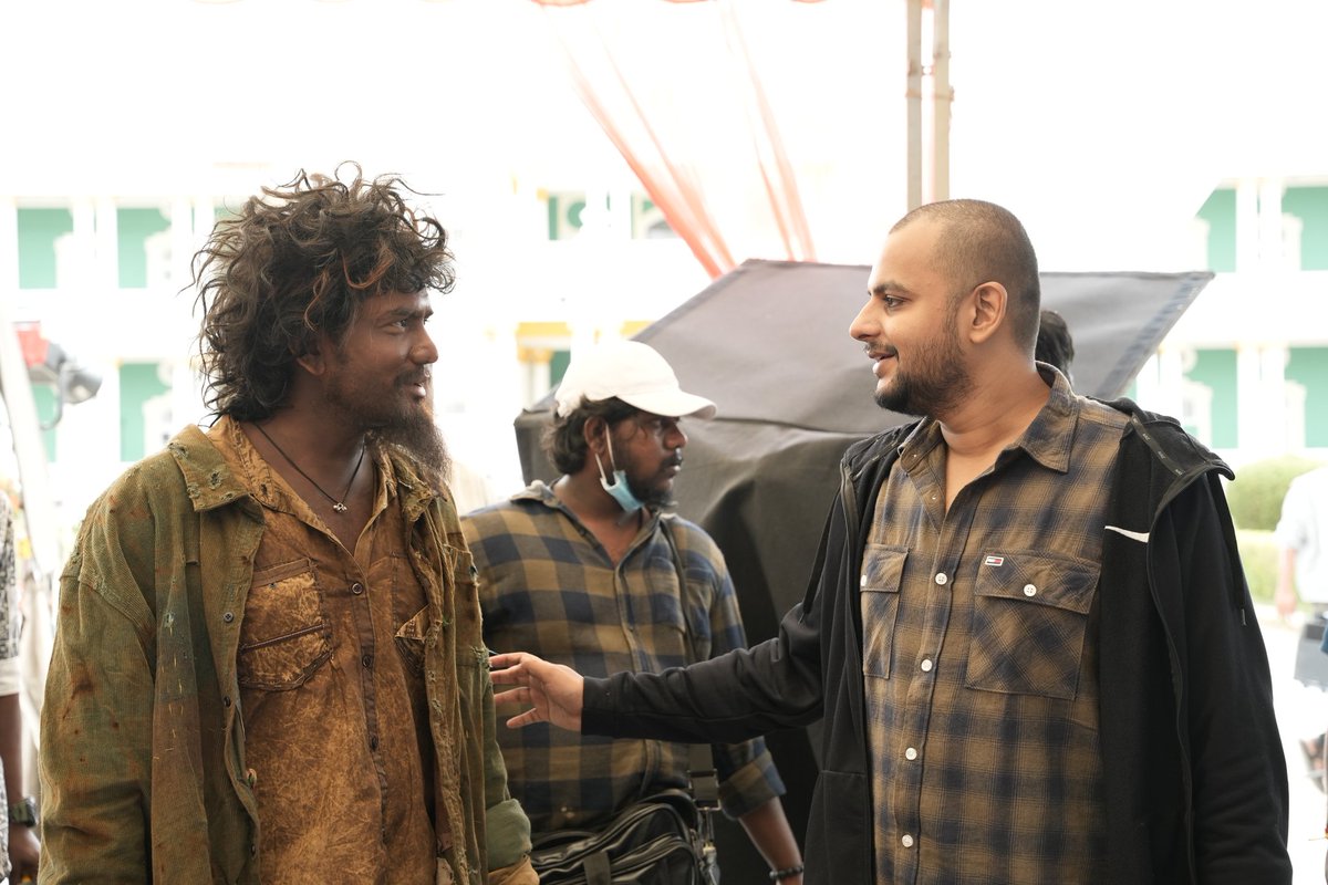 iammoviebuff007's tweet photo. #BloodyBeggar - First Show in TN begins at 7.05AM EPIQ in Broadway Cinemas, Coimbatore..😲👌
#Kavin , #Redin & Director #Sivabalan will be attending the Show..🤩 https://t.co/kgfNkLTB6Q