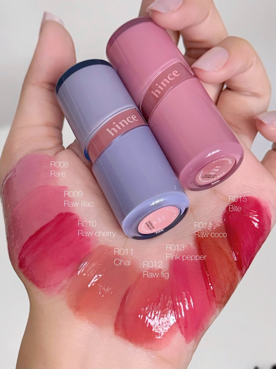 อันนี้ม้ามืด ฉ่ำสุดในบรรดาลิปที่เคยลองมาแล้ว แต่ทนมากกก! สวอทครบ 15 สี hince raw glow gel tint✨รุ่นนี้เนื้อฉ่ำมากกก ทาทิ้งไว้สัก 10-15 วิ จะยิ่งฉ่ำขึ้น ปากคือฉ่ำตะโกน ล่าสุดออกสีใหม่มา 5 สี สวยแทบทุกสี แล้วทนมากกกกกกก

📍พิกัด : s.lazada.co.th/s.rRUvj?cc