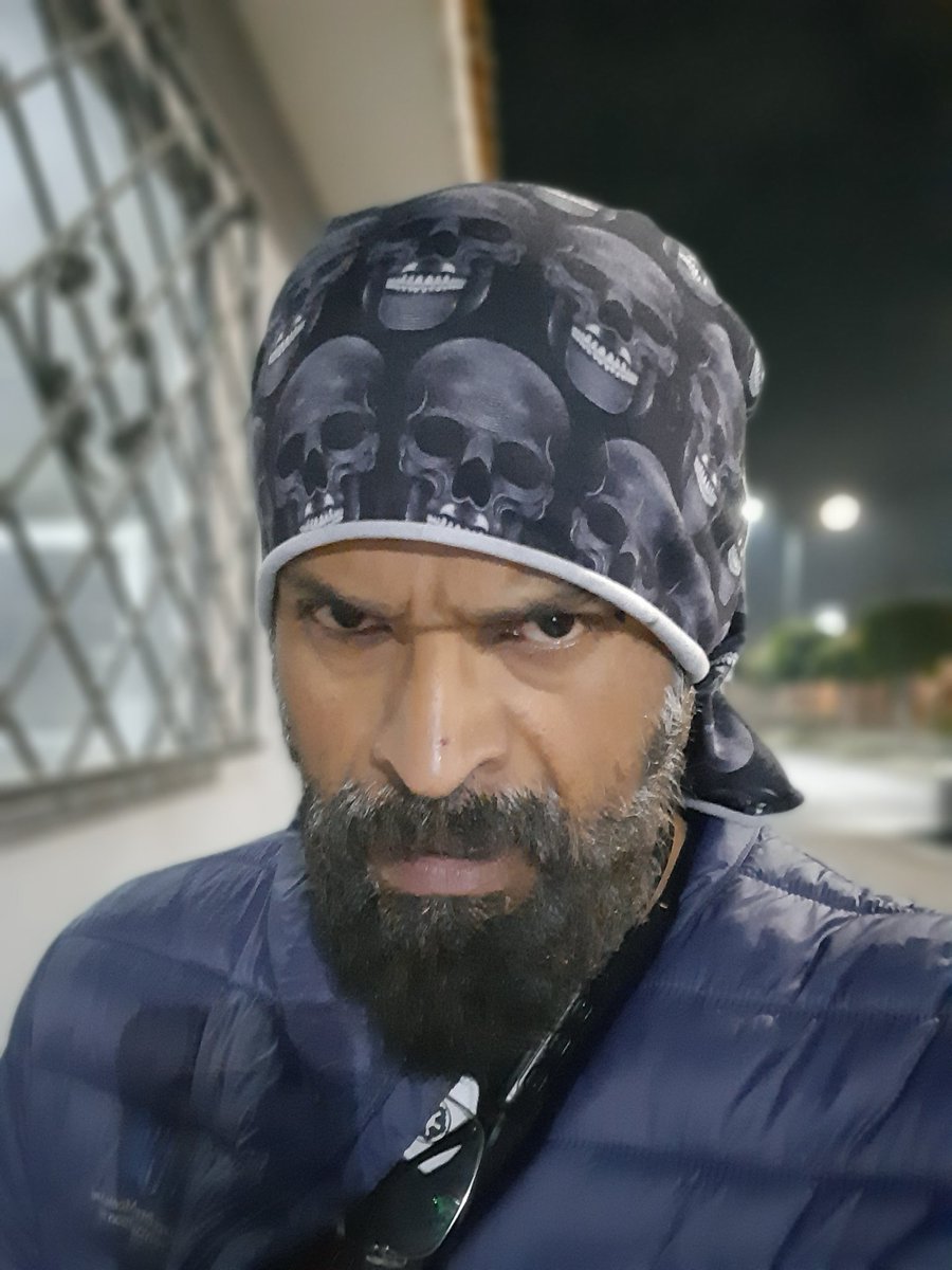 0Educacionmx2's tweet photo. Amonoooosss #runninginthedark #4millas #ronin #JeffersonAirplane #WhiteRabbit https://t.co/dAybVGwACO