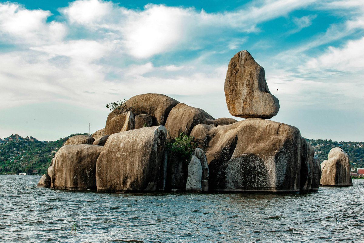 InuaKijanAfrika's tweet image. The Luo people of Western Kenya have a deep-rooted fishing culture, intricate clan systems, and have made a lasting impact on politics and culture in the region. Discover more about their rich heritage in the latest from #Enuka’s Beautiful Tribes of Kenya series! #LuoCulture