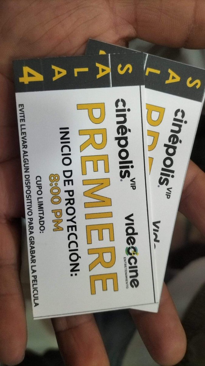 g_Kikadelatorre's tweet photo. @CineSpoilersMex muchas gracias! Esta super divertida #MariaMeMuero 😂 me dio buenas ideas para dos que tres hipocondríacos que conozco 🤣🤣🤣
La alfombra roja maravillosa,  me dejaron pasar hasta adelante para tomar fotos 😍
Nuevamente,  gracias,  gracias,  mil gracias.  🫶🏻 https://t.co/qKO8lVqgD5