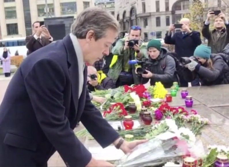 Nigel Casey (@nigelcaseyhma) on Twitter photo Together with diplomatic colleagues, laying flowers at Moscow’s Solovetsky Stone, to mark the day of remembrance of victims of political repression <a href="/ukinrussia/">UKinRussia🇬🇧🇷🇺</a> Together with diplomatic colleagues, laying flowers at Moscow’s Solovetsky Stone, to mark the day of remembrance of victims of political repression <a href="/ukinrussia/">UKinRussia🇬🇧🇷🇺</a>