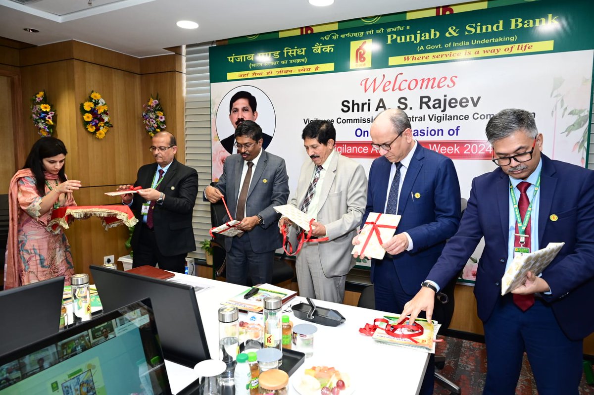 PSBIndOfficial's tweet photo. Honoured to begin VAW-2024 with an event at our Corporate Office, New Delhi, graced by the Vigilance Commissioner, Central Vigilance Commission. An inspiring start strengthening our commitment to integrity and transparency.
#PSB #CVCIndia #VigilanceAwarnessWeek  #IntegrityFirst https://t.co/tWKEV4aKtO