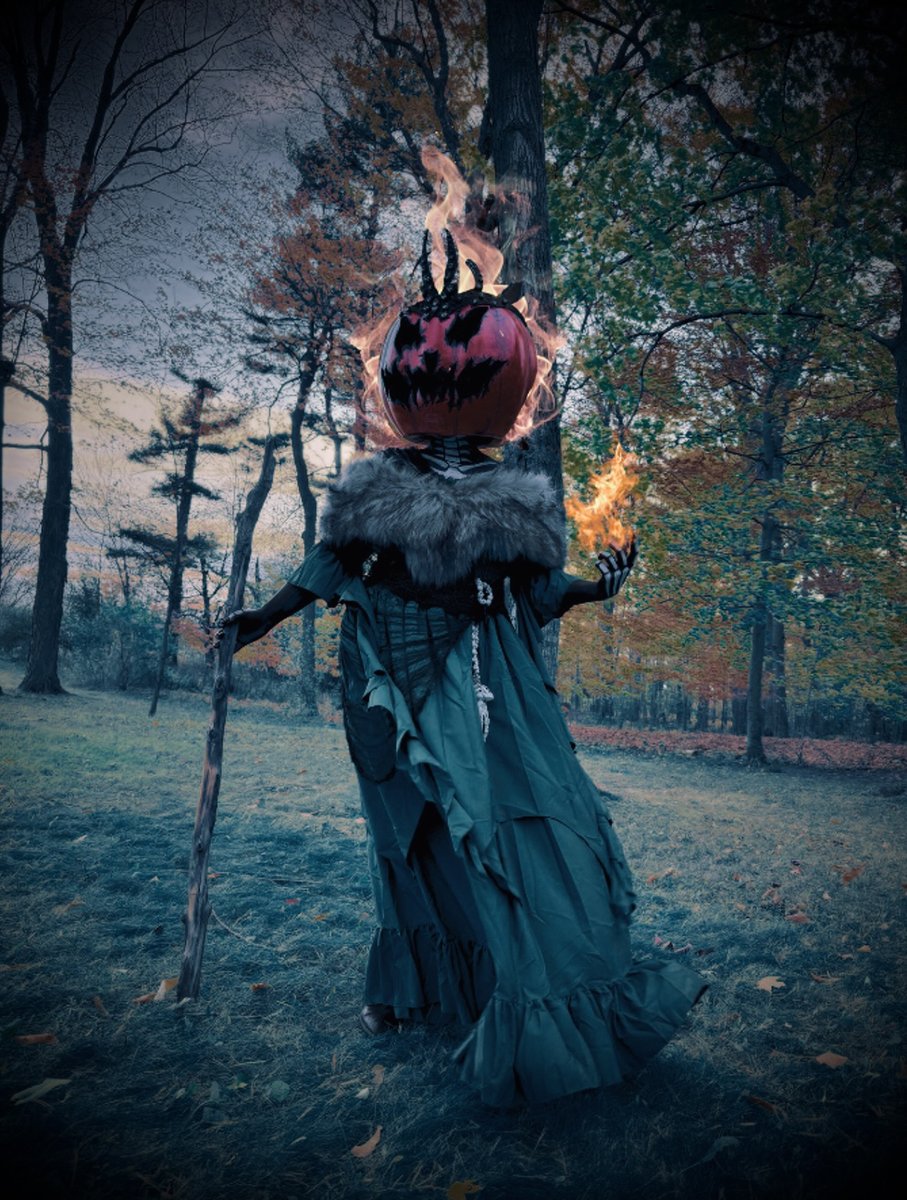 EngelBurtMeow's tweet image. The Mad King may have escaped his first 7 wives... but he won't escape the last... 

Your Mad Queen says.... Threaten
Your Mad Queen says... Unleash!

#GuildWars2 #DownWithOswald #PraiseJoko