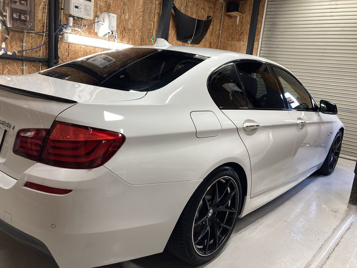 smile_cars2013's tweet photo. スマイルカーズ西村です😊

今回はBMW528iに

エコダイヤキーパーメンテナンスを施工させて頂きました。

1年に一度、鉄粉除去してツヤツヤになりました！

ご入庫ありがとうございました😊

#bmw
#528i
#エコダイヤキーパー
#スマイルカーズ https://t.co/p2BW3WuUIO