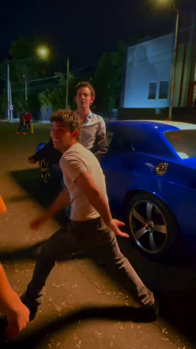 Jorgedd_11's tweet image. Joaquin ensayando la coreo de los golpes en el detrás de cámaras de la escena de los arrancones 🎬🚗🚗💨 #JoaquinBondoni en ig de Daniel Estrada #PapásporConveniencia