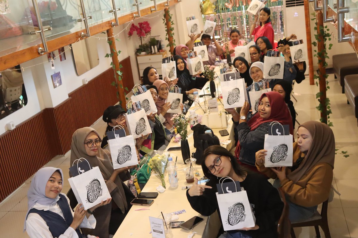 Jhope_Indonesia's tweet photo. 🎉 "𝙃𝙤𝙥𝙚 𝙍𝙞𝙜𝙝𝙩 𝙃𝙚𝙧𝙚!" Fancafe Event is a wrap! Terima kasih kepada kalian semua yang sudah hadir untuk seru-seruan bareng kami. See you on the next event! 😉
WELCOME BACK J-HOPE
#jhope #제이홉 #방탄소녀단제이홉
#to_be_continued_218 #HopeRightHere https://t.co/HBzNd3UW7A