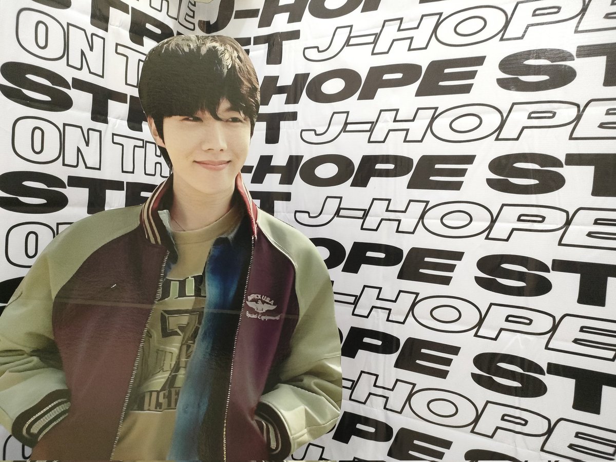 Jhope_Indonesia's tweet photo. 🎉 "𝙃𝙤𝙥𝙚 𝙍𝙞𝙜𝙝𝙩 𝙃𝙚𝙧𝙚!" Fancafe Event is a wrap! Terima kasih kepada kalian semua yang sudah hadir untuk seru-seruan bareng kami. See you on the next event! 😉
WELCOME BACK J-HOPE
#jhope #제이홉 #방탄소녀단제이홉
#to_be_continued_218 #HopeRightHere https://t.co/HBzNd3UW7A