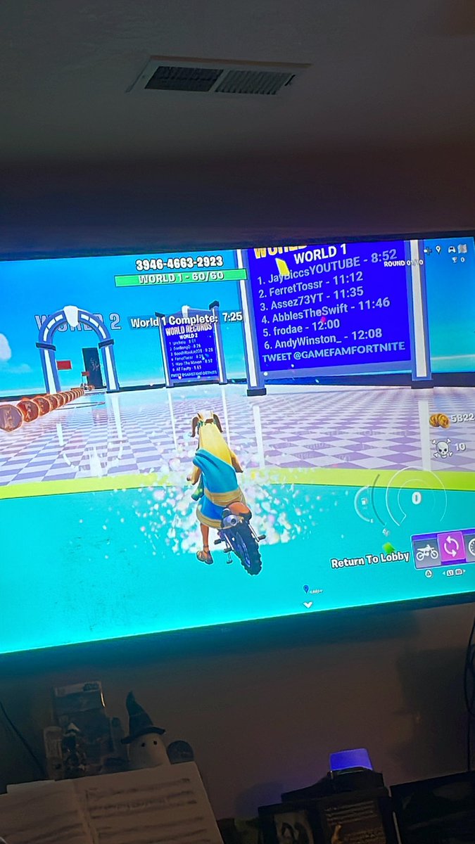 Celtic_Zombie's tweet photo. @GamefamFortnite 
Flatlined19 
taking Peelosopher for a ride 😂 https://t.co/KLvK5jJaRJ