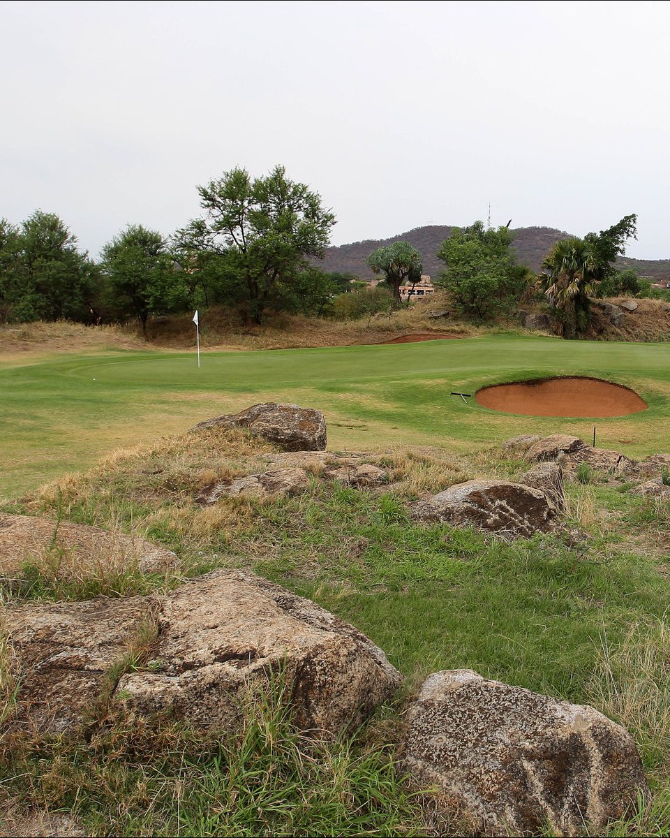 Sunshine_Tour's tweet photo. Good morning from Lost City Golf Course and the Gary Player Country Club. 🏌️

📲 Round 1 is underway, open the Sunshine Tour app for the live leaderboard. 

#BlueLabelChallenge #GreatnessBeginsHere #SunshineTour https://t.co/6m9vjnd97C