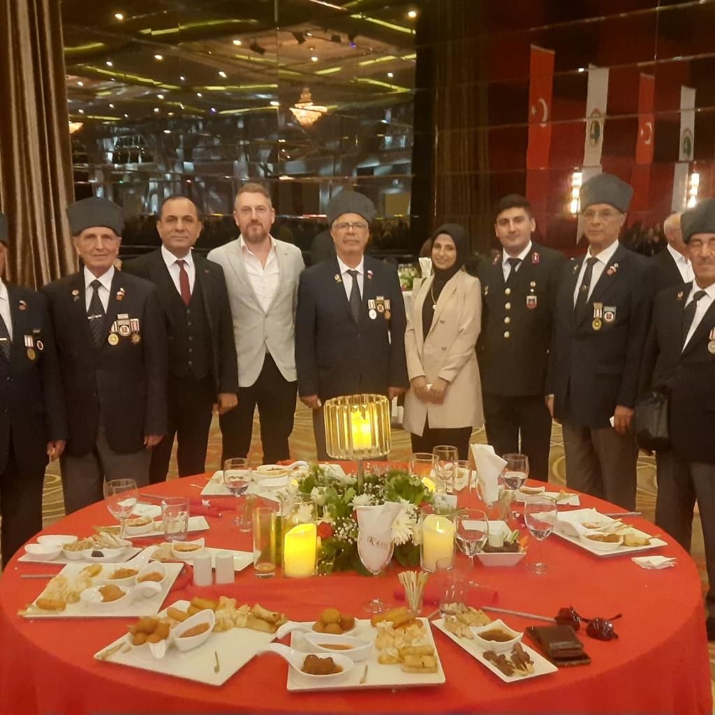 İzmir Valiliğinin düzenlemiş olduğu Cumhuriyet resepsiyonunda gazilerimiz ile birlikte olmak onure etti.