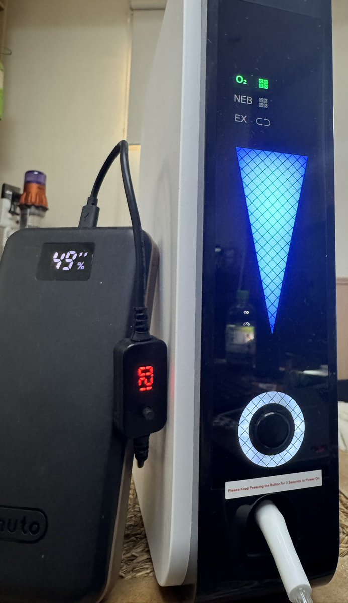 モバイ酸素発生器導入！
馬鹿でかい酸素ボトルは5時間程度しか持たない
こちらは車のシガーソケットまたは
DC-PDアダプタケーブルでモバイル電源が使える(4時間くらい)
これである程度の遠出も可能となる
これで最後の遠出となるregetも行けそうである
フォロワーさんたちに会える最後のチャンスである