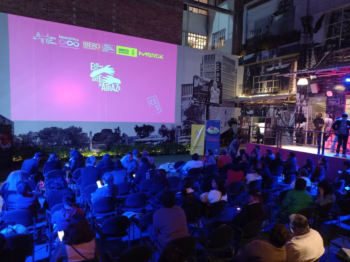 isukzazhil's tweet photo. 4ta presentación pública del documental "Este arte que abraza" de @OjosDePerroVs @coizta_grecko_b @temoris #JuanfeCastro @la_yile @axel_a_hdz y demás equipo; en el @elCeX_mx Documental que refleja la solidaridad d individu@s y colectiv@s que con arte acompañan a l@s PyM de Ayotzi https://t.co/Kp5EX0RRHD