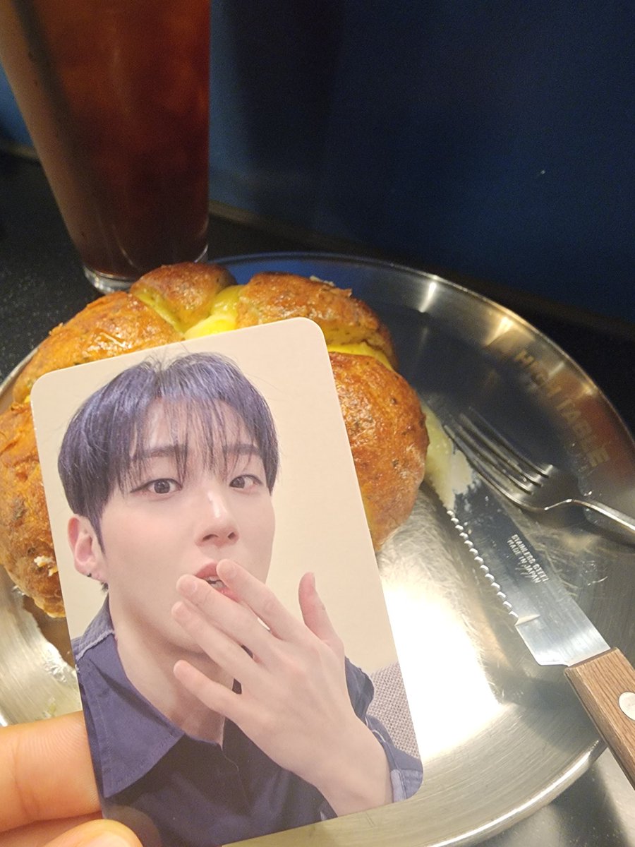 gimyelan1213543's tweet photo. 제발 종업아 ~~~
나에게 힘을줘🫣
#ROOM #LOVEBOMBER #FEEL_ME #무아지경 #TWIST_YA #Different_Night #Muazigyoung #Peter_Fan
#PETER_문종업
#MoonJongUP #문종업 #文鐘業 #ムン·ジョンオプ #BAP
#BANG_JUNG_YOO_MOON #방정유문 https://t.co/dBPO2Q3W83