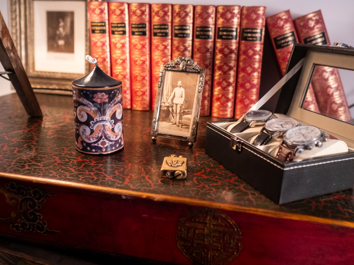 Les célèbres mosaïques florentines enfin mises en bougies.
Cire de soja BIO noire et laquée représentant un détail de la sacristie de la Basilica di San Martino ad Alzano

lemberg-candles.com/products/comme…

#ItalianTourism #italianart #commessofiorentino #FiorentinaRoma #Firenze