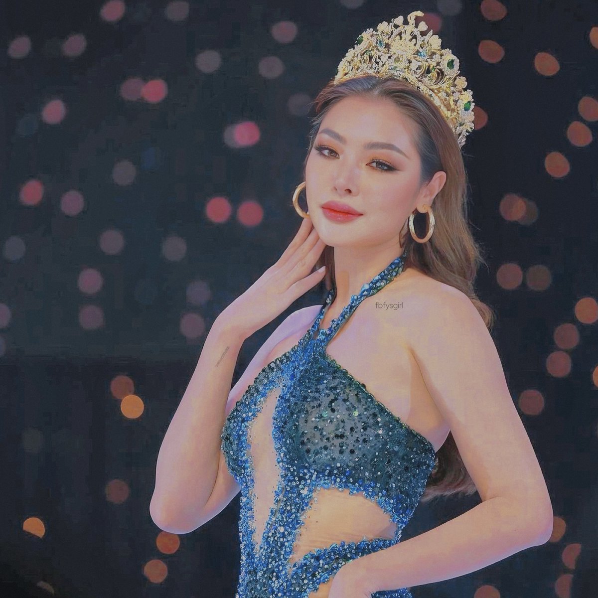 malirrey's tweet photo. Let’s talk a little bit about Faye Peraya Malisorn:

• Miss Grand Thailand 2016.
• A 2nd runner up Miss Grand International 2016.
• Was a model in Hong Kong for 4 years.
• An ex manager of Miss Grand Thailand.
• She is a part of The LGBTQ Community.
• A perfect actress, hair stylist, good at playing guitar, singer, dancer, and an artist. 
• Won an award for this year’s beauty queen.
• Her first GL series literally broke the standards.

And before all that, she’s humble, kind hearted, sweet, genuine, caring, smart , rational and sincerely loves and respects everyone. Her family, friends, and her fans. She appreciates everyone around her. 

FAYE 1M7 JOURNEY
#1M7LoveForFaye #FayePeraya