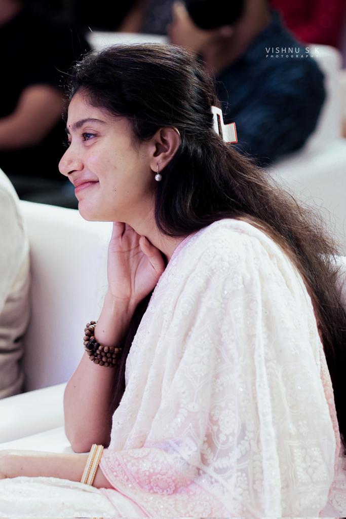 vishnusk_'s tweet photo. @Sai_Pallavi92 #Amaran Promotions Kochi ♥️ 

#SaiPallavi #SaipallaviFans #Vishnuskphotography #Trending #Latest 

@Saipallavi_KFC @SaipallaviFC @Saipallavi_love @SaiPallaviMania #
@SaiPallaviUni @SaiPallavi__DHF https://t.co/TFaGNmB4E5