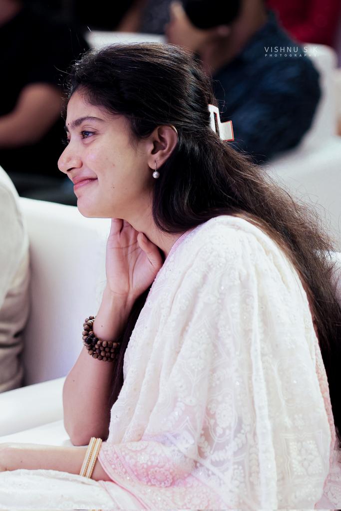 vishnusk_'s tweet photo. @Sai_Pallavi92 #Amaran Promotions Kochi ♥️ 

#SaiPallavi #SaipallaviFans #Vishnuskphotography #Trending #Latest 

@Saipallavi_KFC @SaipallaviFC @Saipallavi_love @SaiPallaviMania #
@SaiPallaviUni @SaiPallavi__DHF https://t.co/7H6SoBwGUd