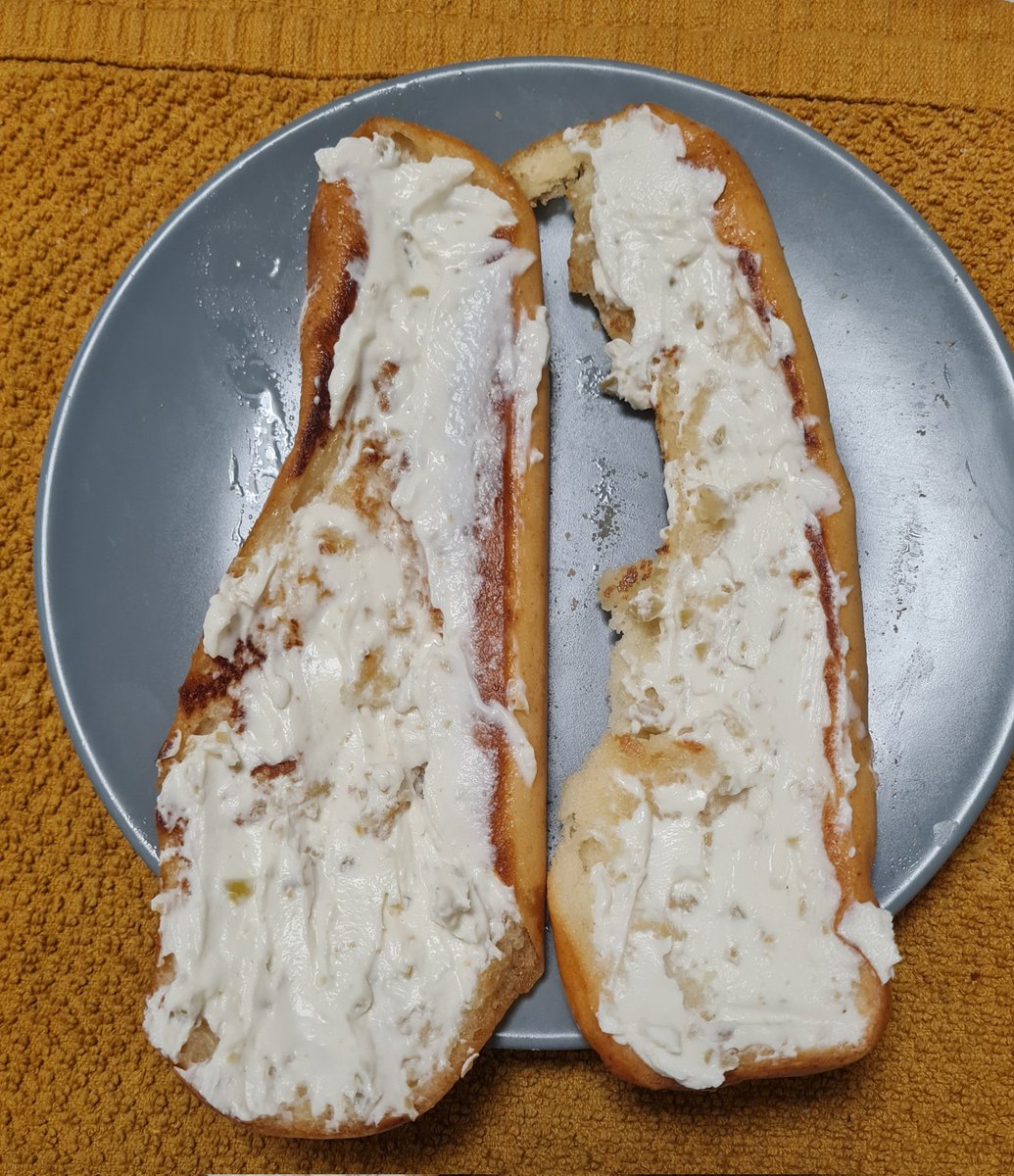 riruicky's tweet photo. #regularhuh (I didn't have time to make an omelette and I cut it in a hurry๐ฃ) https://t.co/eWKSfrJi2k