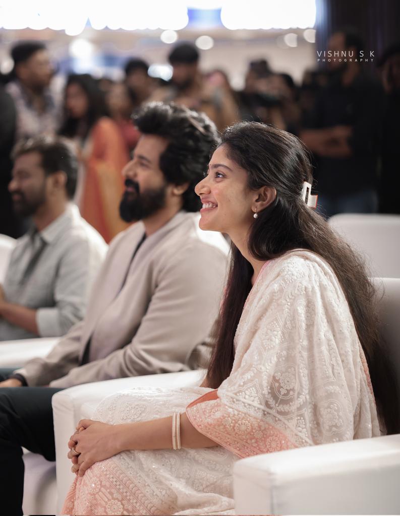 vishnusk_'s tweet photo. @Siva_Kartikeyan &amp; @Sai_Pallavi92 #Amaran Promotions Kochi ♥️ 

#SaiPallavi #SaipallaviFans #Vishnuskphotography #Trending #Latest #Sivakarthikeyan𓃵
#sivakarthikeyanfans

@Saipallavi_KFC @SaipallaviFC @Saipallavi_love @SaiPallaviMania 
@SaiPallaviUni @SaiPallavi__DHF https://t.co/TjBucS8aks
