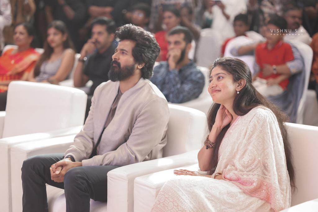 vishnusk_'s tweet photo. @Siva_Kartikeyan &amp; @Sai_Pallavi92 #Amaran Promotions Kochi ♥️ 

#SaiPallavi #SaipallaviFans #Vishnuskphotography #Trending #Latest #Sivakarthikeyan𓃵
#sivakarthikeyanfans

@Saipallavi_KFC @SaipallaviFC @Saipallavi_love @SaiPallaviMania 
@SaiPallaviUni @SaiPallavi__DHF https://t.co/TjBucS8aks