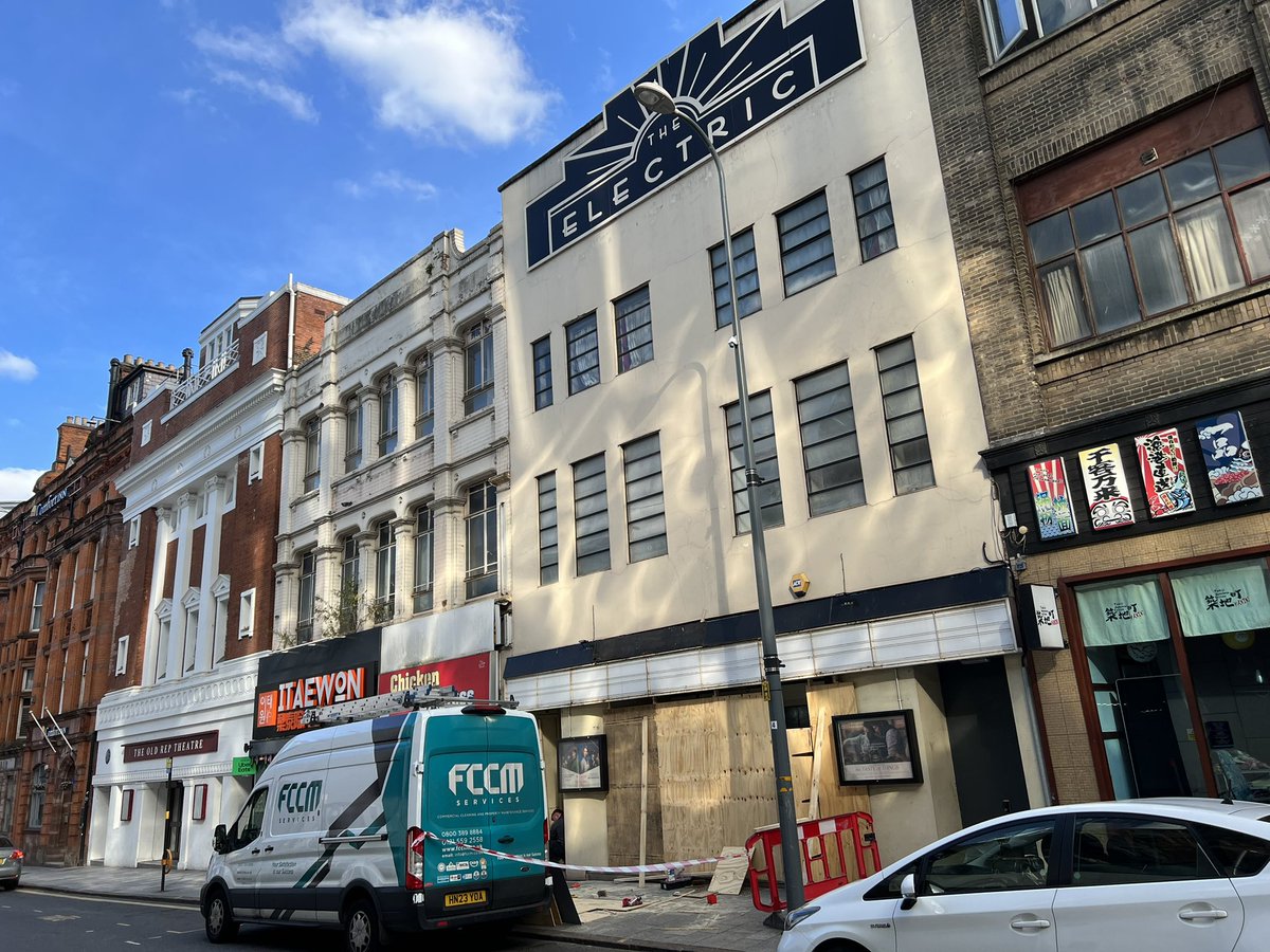 OldStationSt's tweet image. Negligent owners of Grade ll &amp;amp; iconic buildings. Sick of them. @BrumLeader &amp;amp; @RichParkerLab - communities are being failed. 

The Electric. Boarded off.
The Crown. Empty for 10yrs.
Kingsway Cinema. Burnt out 13 yrs.
Harborne Royalty. To be a car wash?

Scars all across our city.