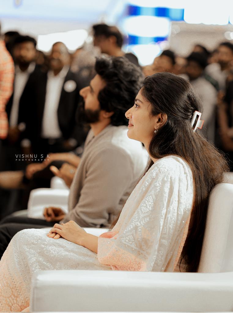 vishnusk_'s tweet photo. @Siva_Kartikeyan &amp; @Sai_Pallavi92 #Amaran Promotions Kochi ♥️ 

#SaiPallavi #SaipallaviFans #Vishnuskphotography #Trending #Latest #Sivakarthikeyan𓃵
#sivakarthikeyanfans

@Saipallavi_KFC @SaipallaviFC @Saipallavi_love @SaiPallaviMania 
@SaiPallaviUni @SaiPallavi__DHF https://t.co/Ai4c6fIZ2S