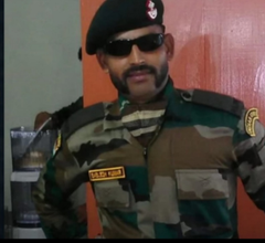 HideFace10's tweet photo. @rajrif_india Sir pls take imdt action this is serving soldier of 6 RAJ RIF soldier on leave was fired upon and then beaten and cut his leg .
@adgpi #IndianArmy #RajRif
https://t.co/H5Tta9uGti https://t.co/TWVYGJwyAp