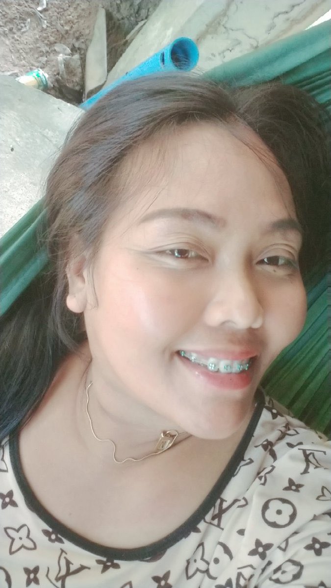 carolin_stw's tweet photo. kenapa yg deketin aku selalu suami orang ga ada apa yg ngajak serius https://t.co/qmlf20Rpf0