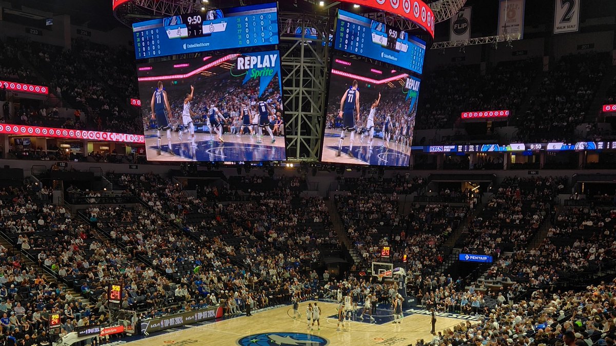 mdoony86's tweet photo. Timberwolves VS Mavericks 🏀💥💥 https://t.co/XFpVrjWo7n