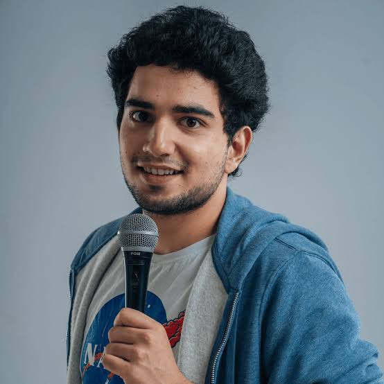 JaikyYadav16's tweet photo. मैंने आजतक जितने भी गालीबाज और घटिया Influencers देखे हैं उनमें सबसे घटिया Influencer यह समय रैना है,

अभी लोगों ने इसके कुछ वीडियो भेजे जिसमें यह लड़कियों के सामने अपने शो में इतनी बेहूदा और घटिया बातें बोलता है जिसे मैं यहां लिख भी नहीं सकता हूं,

आख़िर यह क्या हो गया है हमारी नई पीढ़ी को जो इसके जैसे रद्दी व्यक्ति को सर आंखों पर बिठा रखा है।