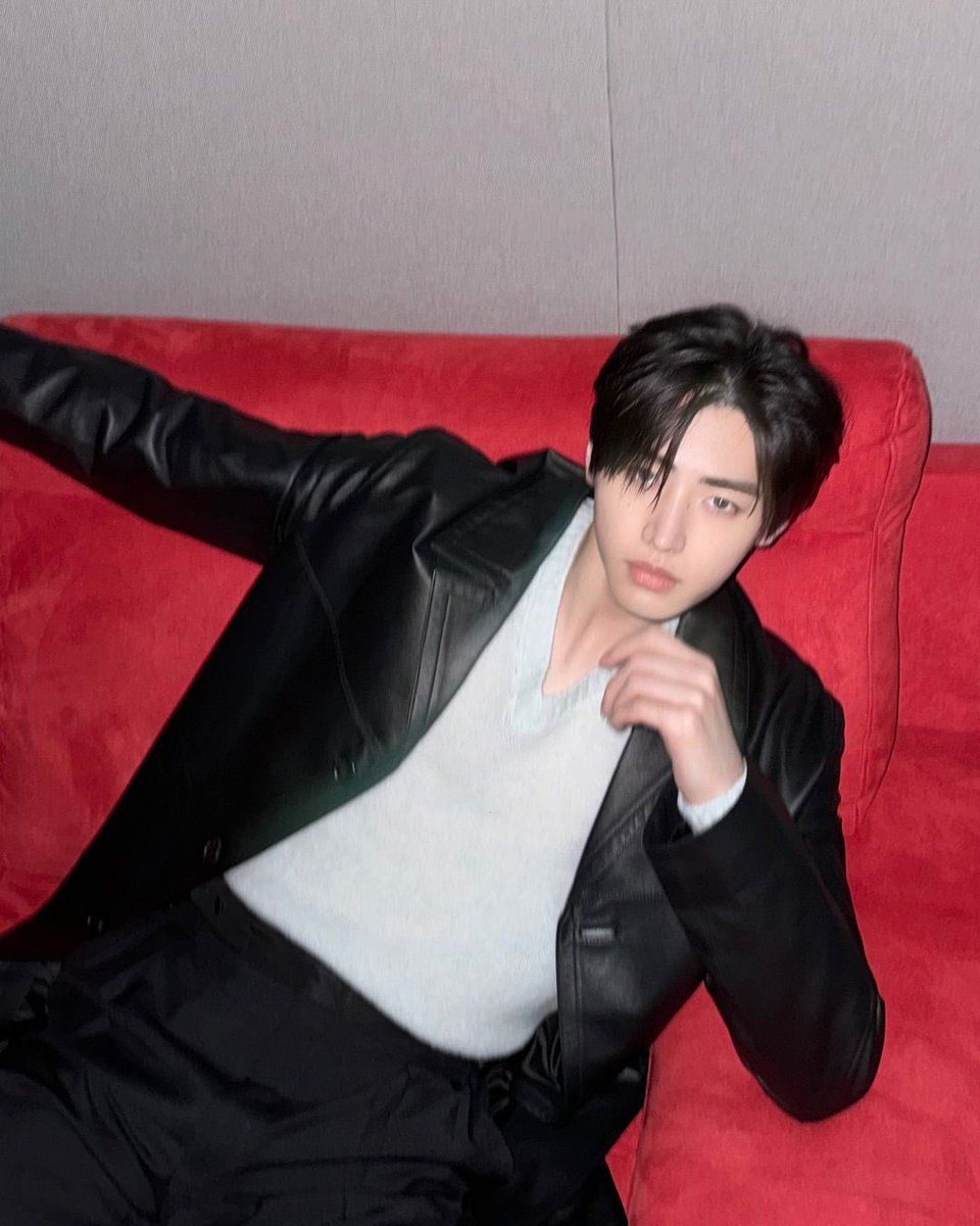 enhypenupdates's tweet photo. [INSTAGRAM] 241030

“🧛🏻
@prada #prada #SoundOfPrada”

(1/2)

@ENHYPEN_members @ENHYPEN #ENHYPEN #엔하이픈 #SUNGHOON #성훈 https://t.co/pQ9FD7M1mg